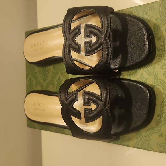 Gucci Flat GG Cut-Out Leather Slides Size 38 - Picture 1 of 4